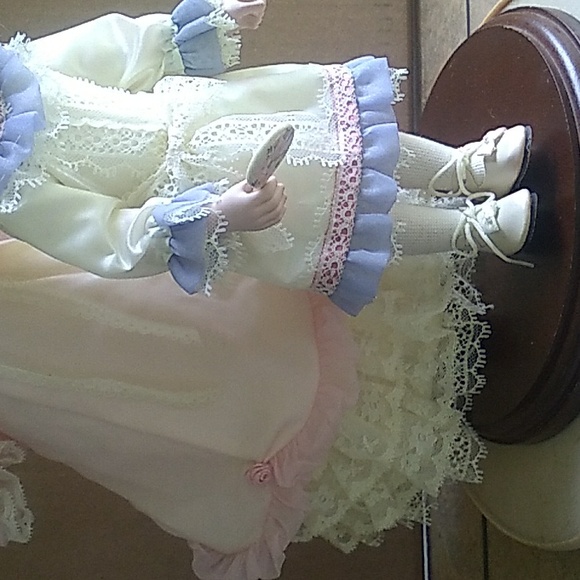 Vintage Danbury Mint Porcelain Mother & Daughter Dolls with Certificate - Picture 4 of 12